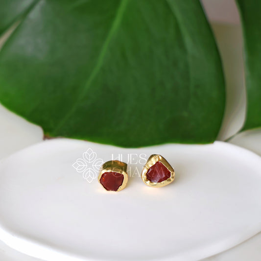 GOLDEN SMALL RAW STONE STUD EARRINGS (COLOURS AVAILABLE)