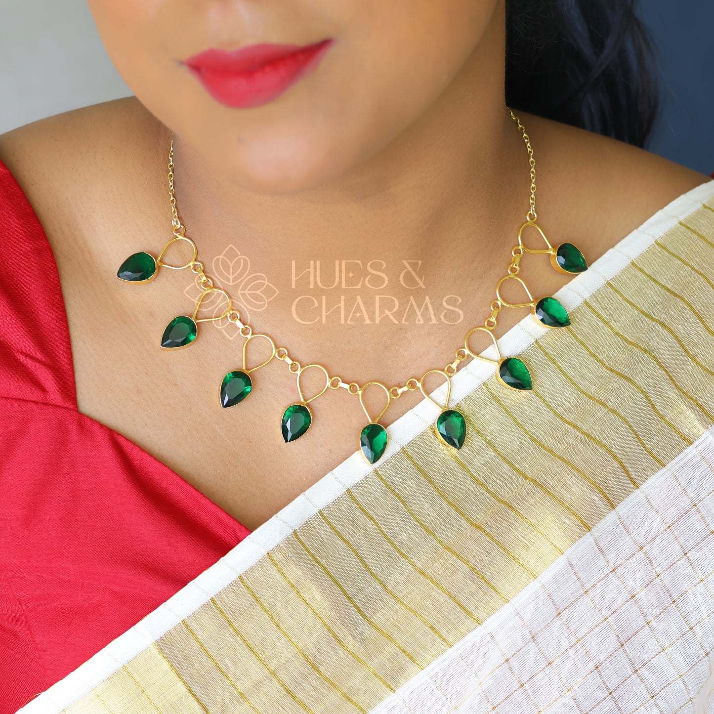 GREEN GLOSSY DROP NECKPIECE