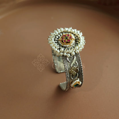 OXIDISED KANAK DUAL TONE ADJUSTABLE BANGLE