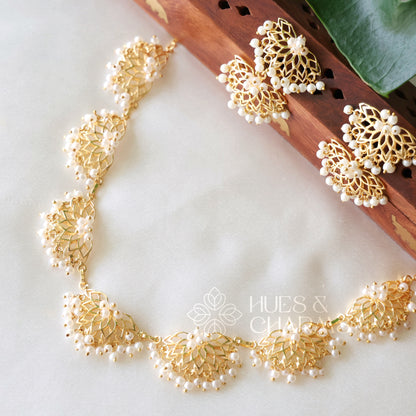 GOLDEN PEARL FLORA NECKLACE SET