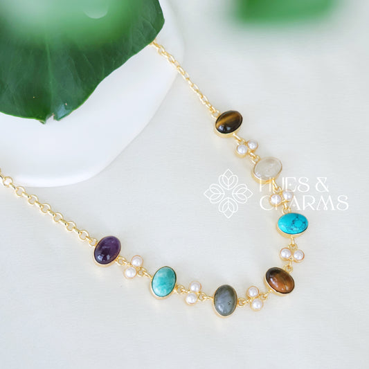 GOLDEN MULTI RAW STONE NECKPIECE WITH PEARLS