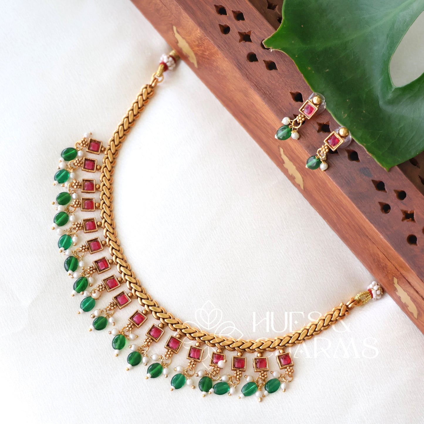 TRADITIONAL RATNA VALLI NECKLACE SET