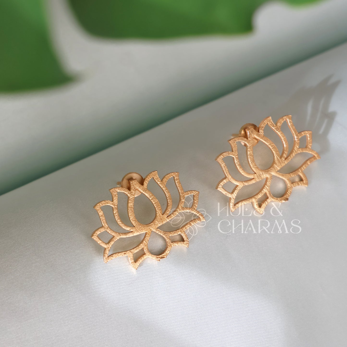 GOLDEN LOTUS FRAME STUD EARRINGS