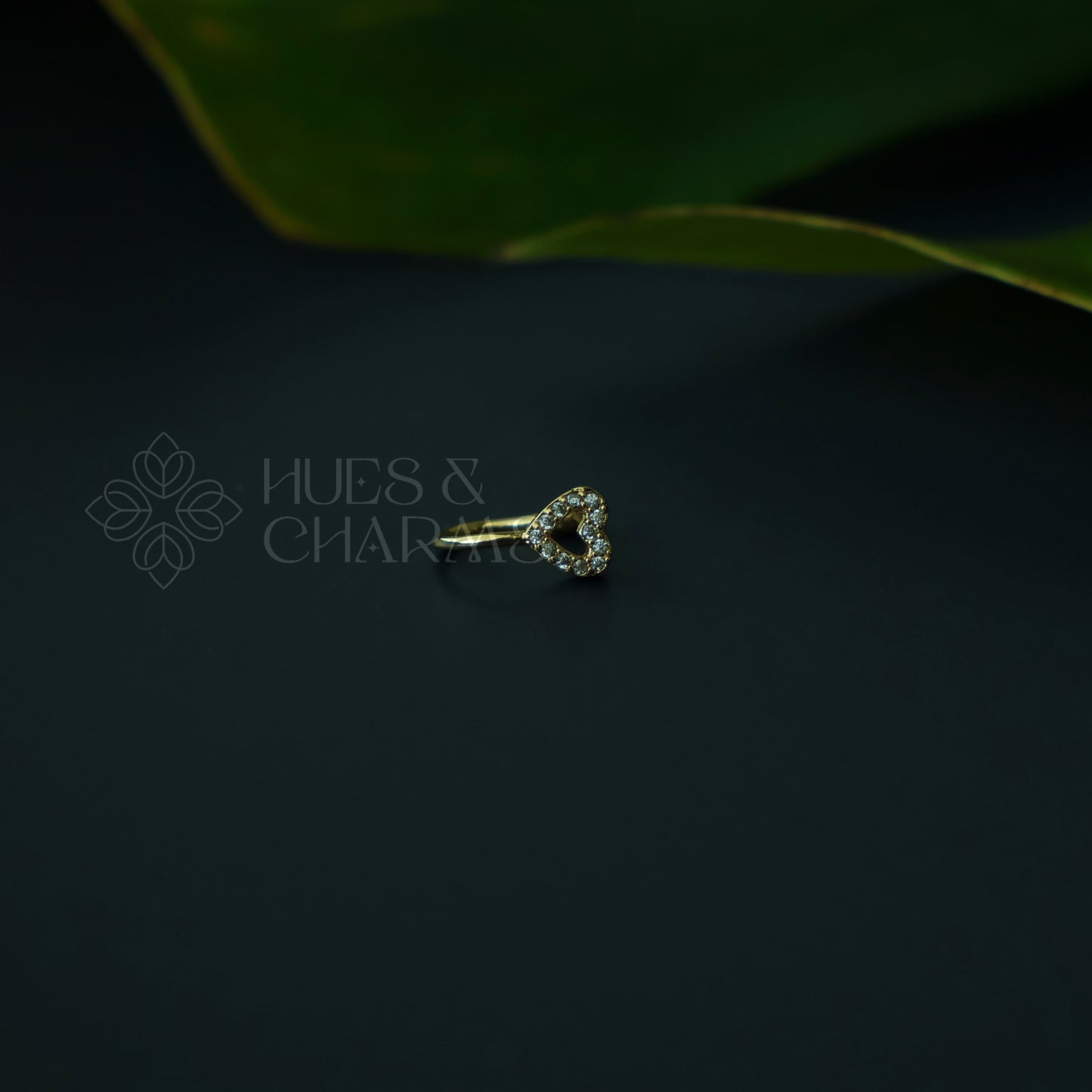 GOLDEN HEART AD STONES NOSE PIN