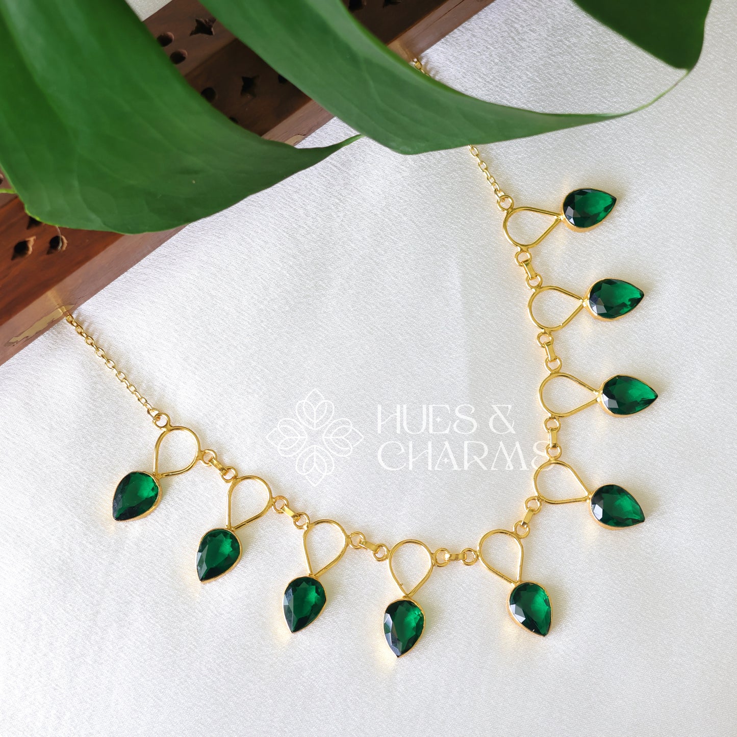 GREEN GLOSSY DROP NECKLACE SET