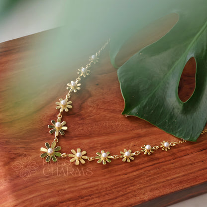 GOLDEN PEARL DAISY BLOOM NECKPIECE