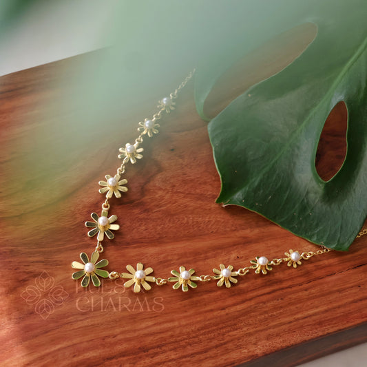 GOLDEN PEARL DAISY BLOOM NECKPIECE
