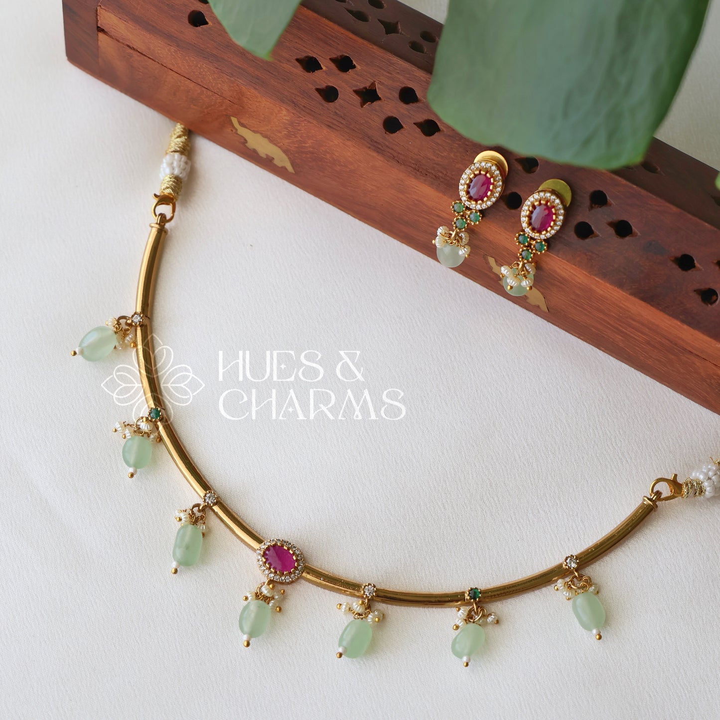 GOLDEN STIFF NECKLACE SET WITH BEADS (COLOURS AVAILABLE)