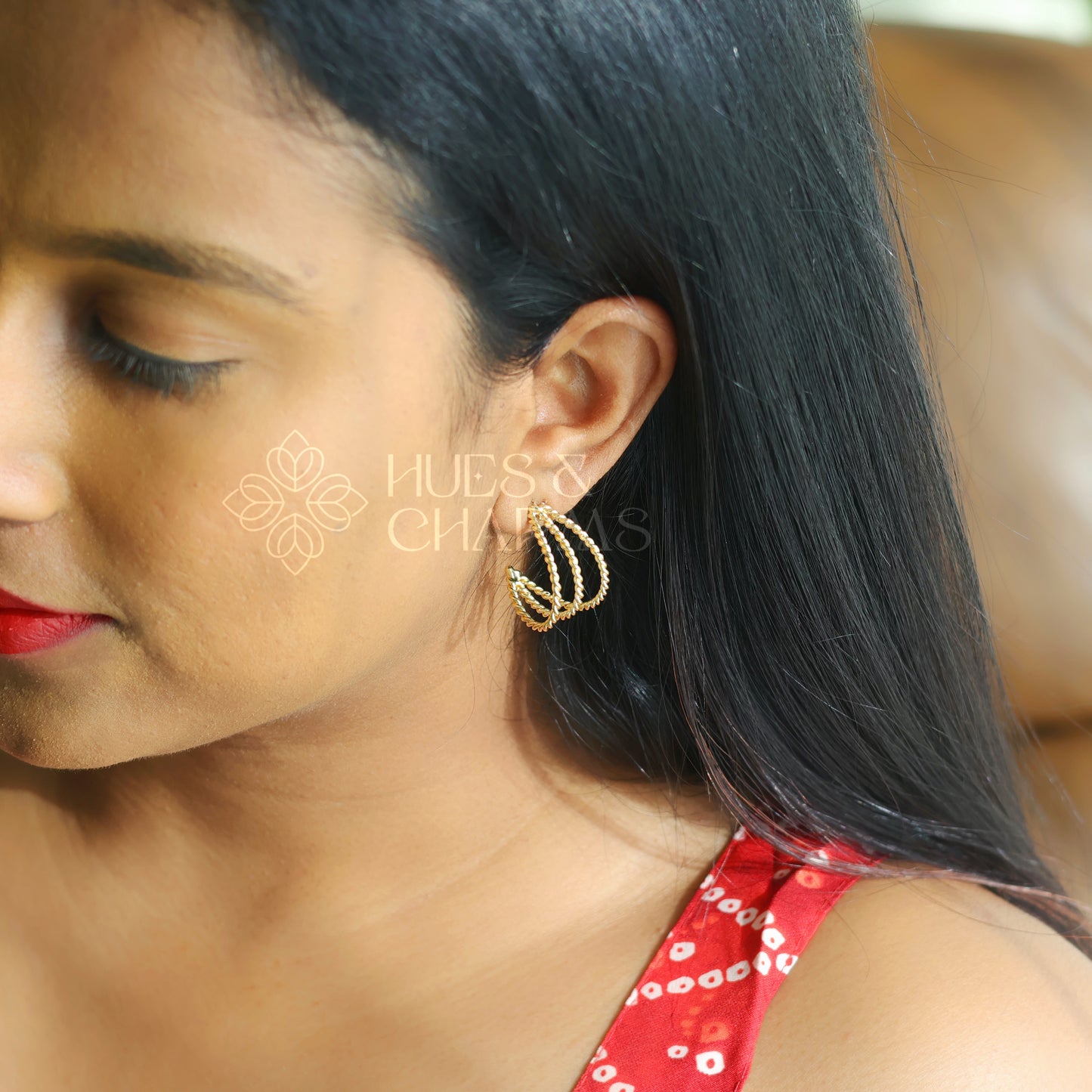 GOLDEN TWISTED HOOP EARRINGS