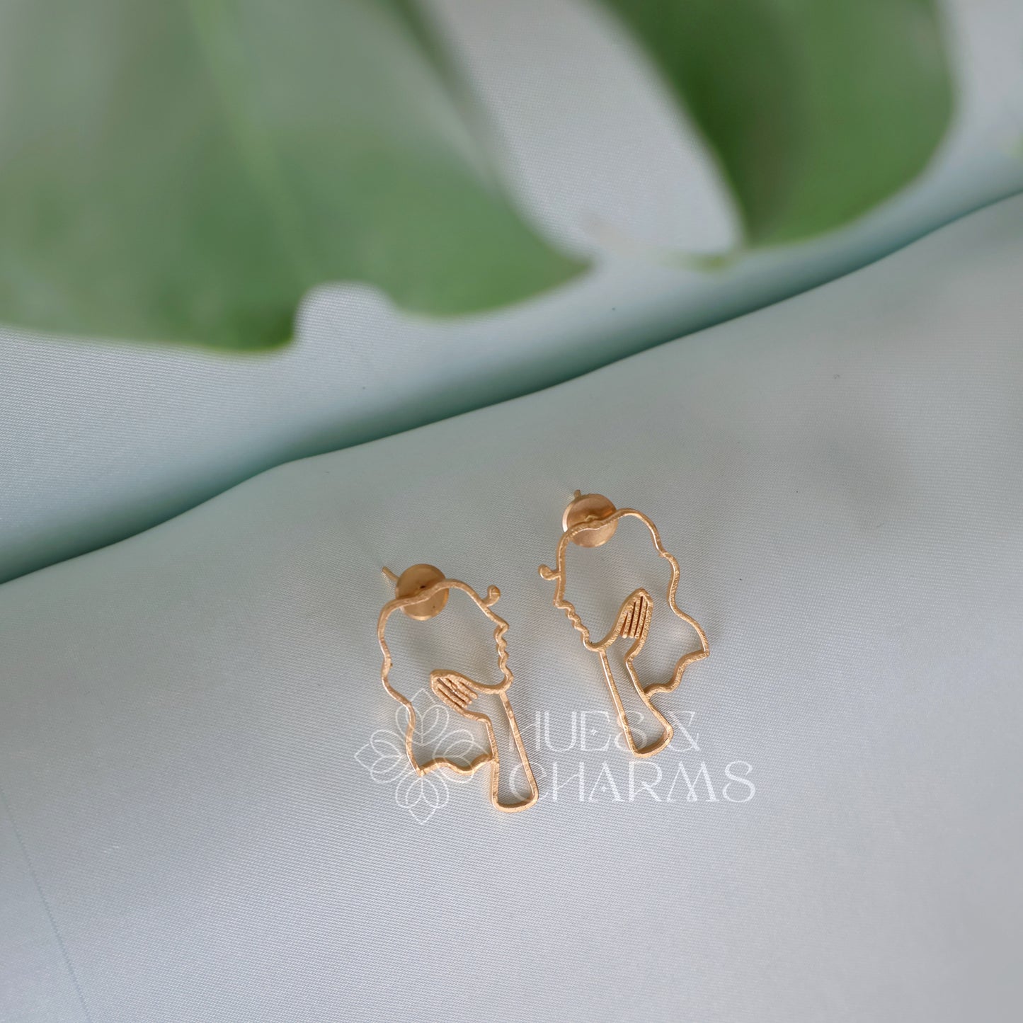 GOLDEN FEMININE AURA STUD EARRINGS