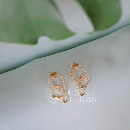GOLDEN FEMININE AURA STUD EARRINGS