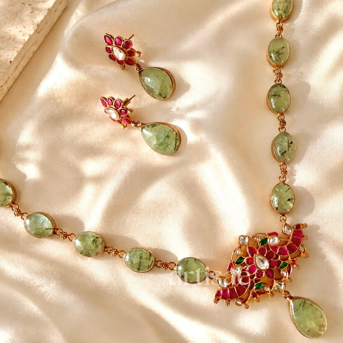 SERÉNA NATURAL STONE MID LENGTH NECKLACE SET - CABOCHON