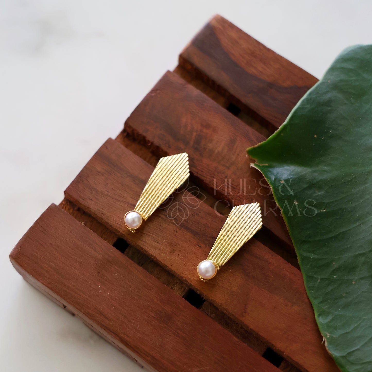 GOLDEN PRISM STUD EARRINGS WITH PEARLS