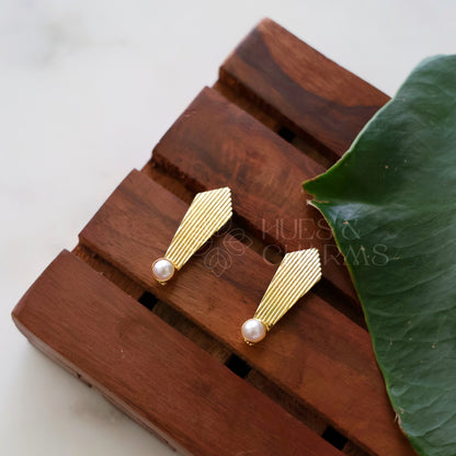 GOLDEN PRISM STUD EARRINGS WITH PEARLS