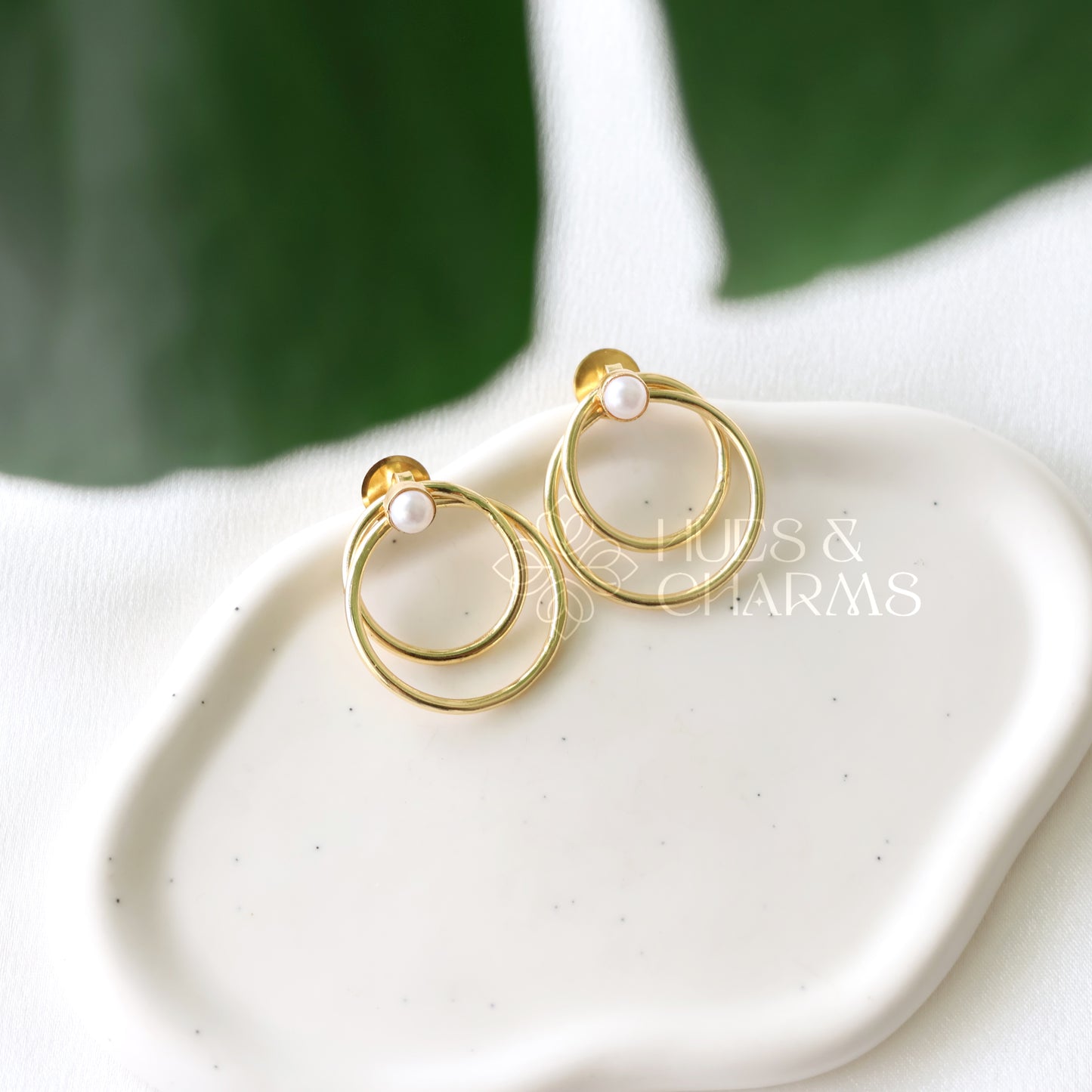 DUAL CIRCLE WITH PEARL EARRINGS