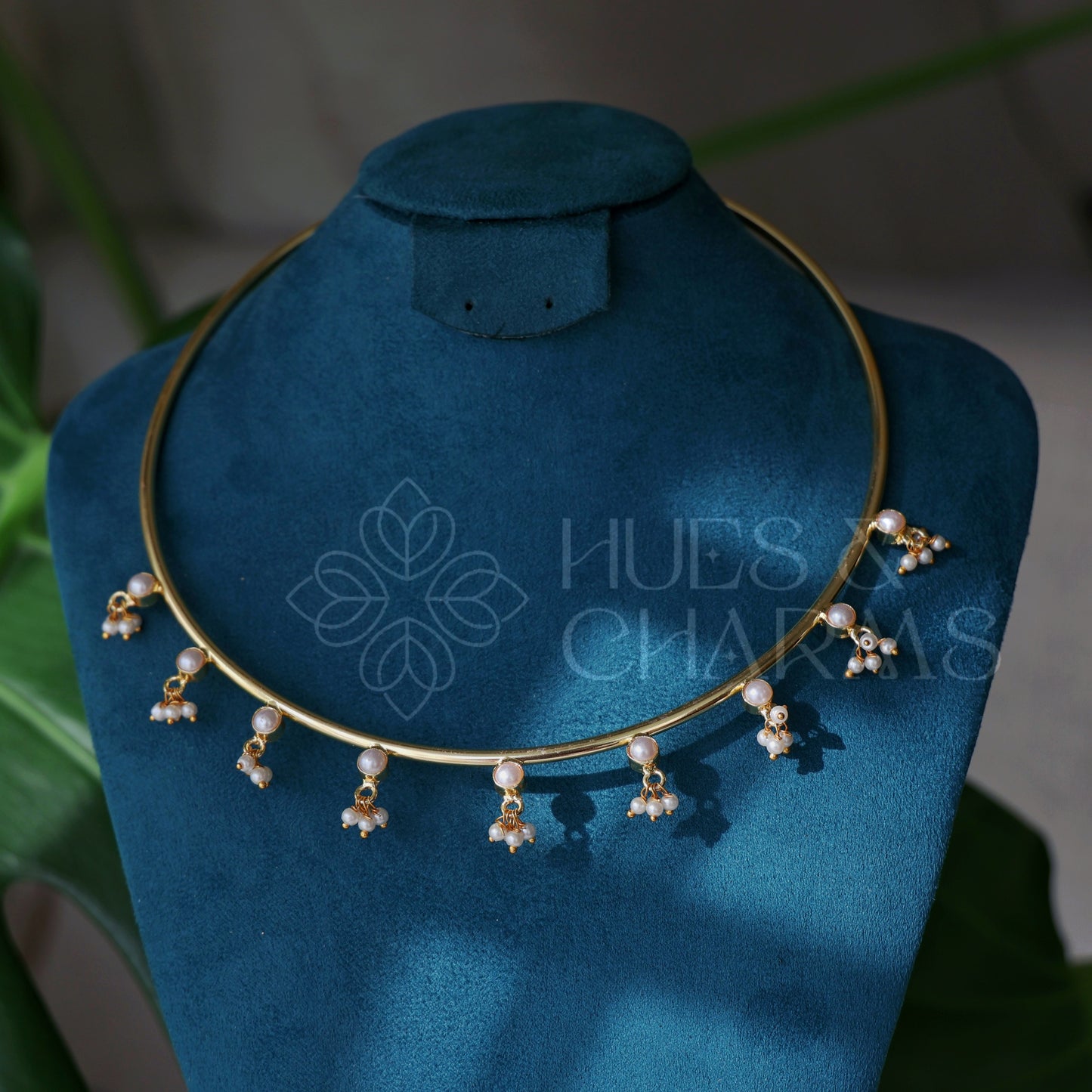 GOLDEN AURELIA 9 PEARL NECKCUFF