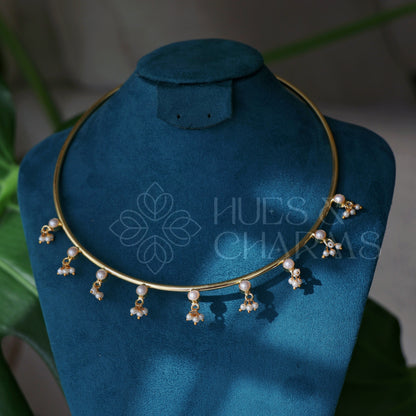 GOLDEN AURELIA 9 PEARL NECKCUFF