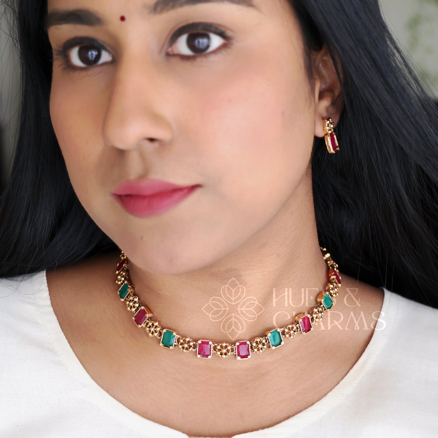 GOLDEN GLOSSY RECTANGLE AND FLORAL NECKLACE SET