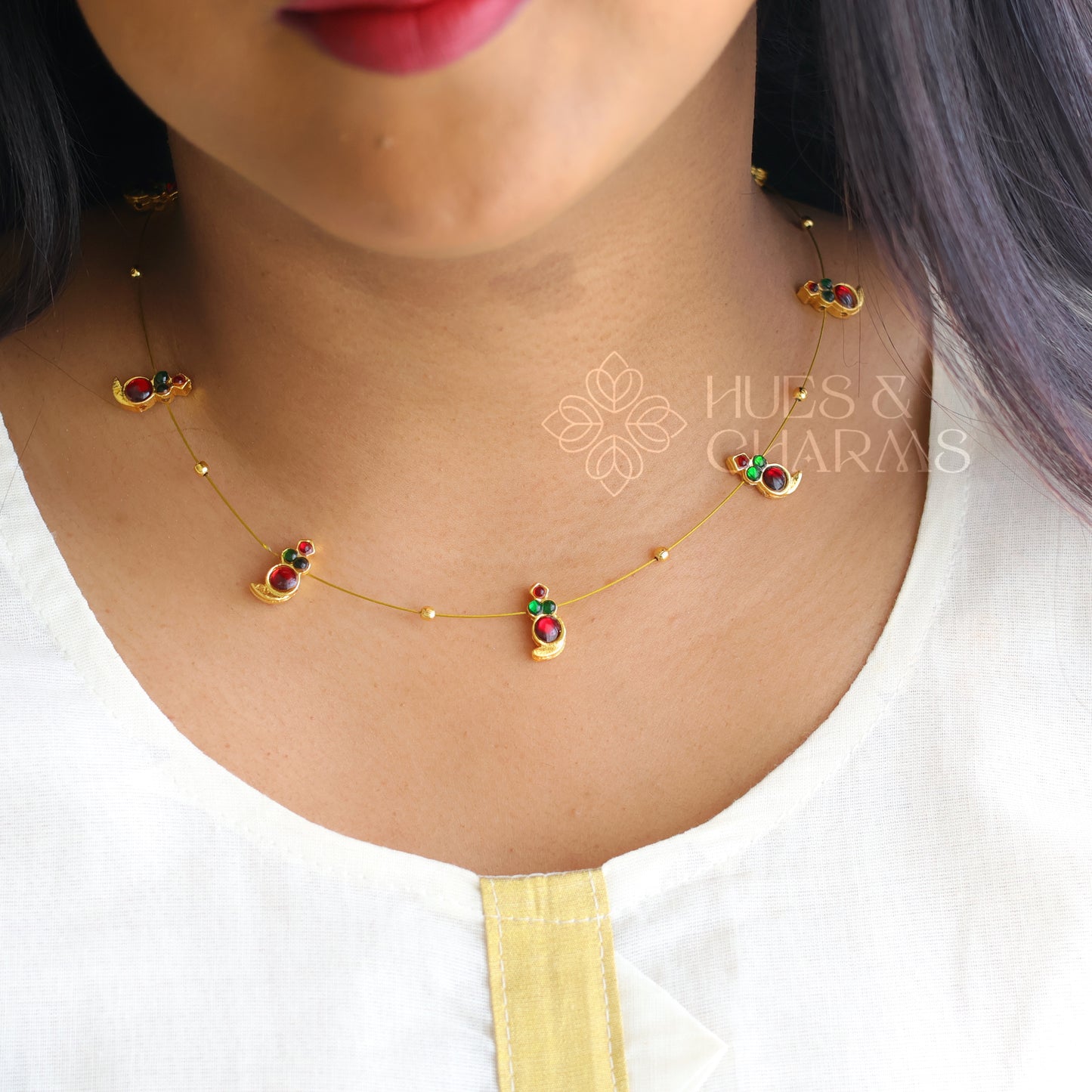 DROPS FLOATING NECKPIECE - RED & GREEN