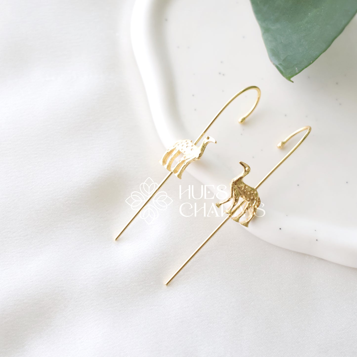 GOLDEN CAMEL EAR CUFF