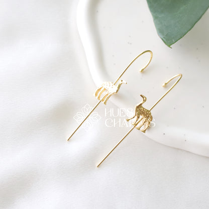 GOLDEN CAMEL EAR CUFF