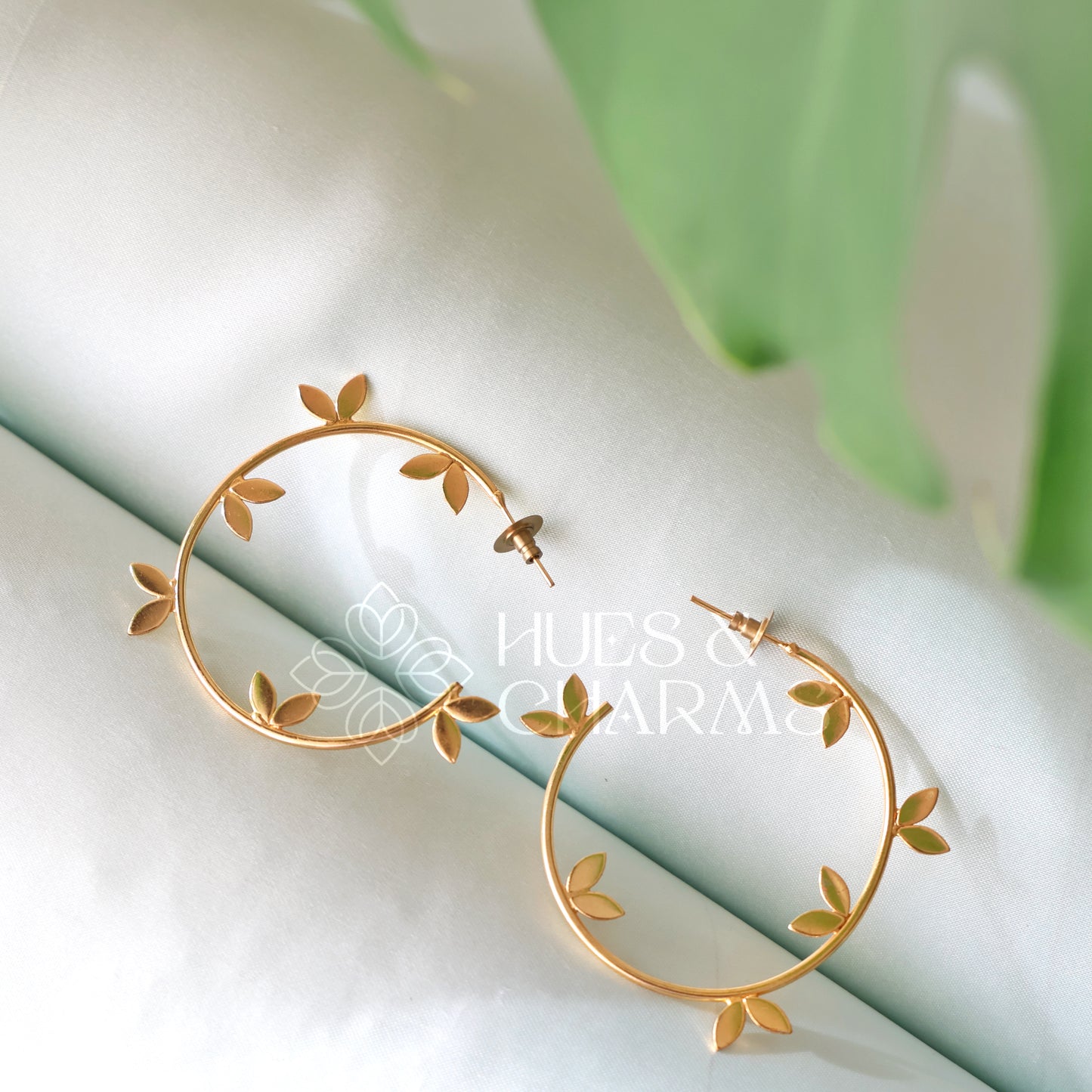 GOLDEN LEAFLINE HOOP EARRINGS