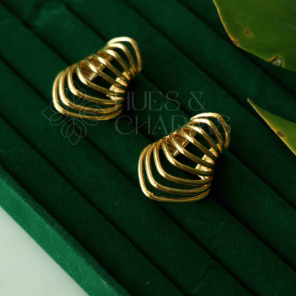 GOLDEN STATEMENT LUMINA RIPPLE EAR CUFF