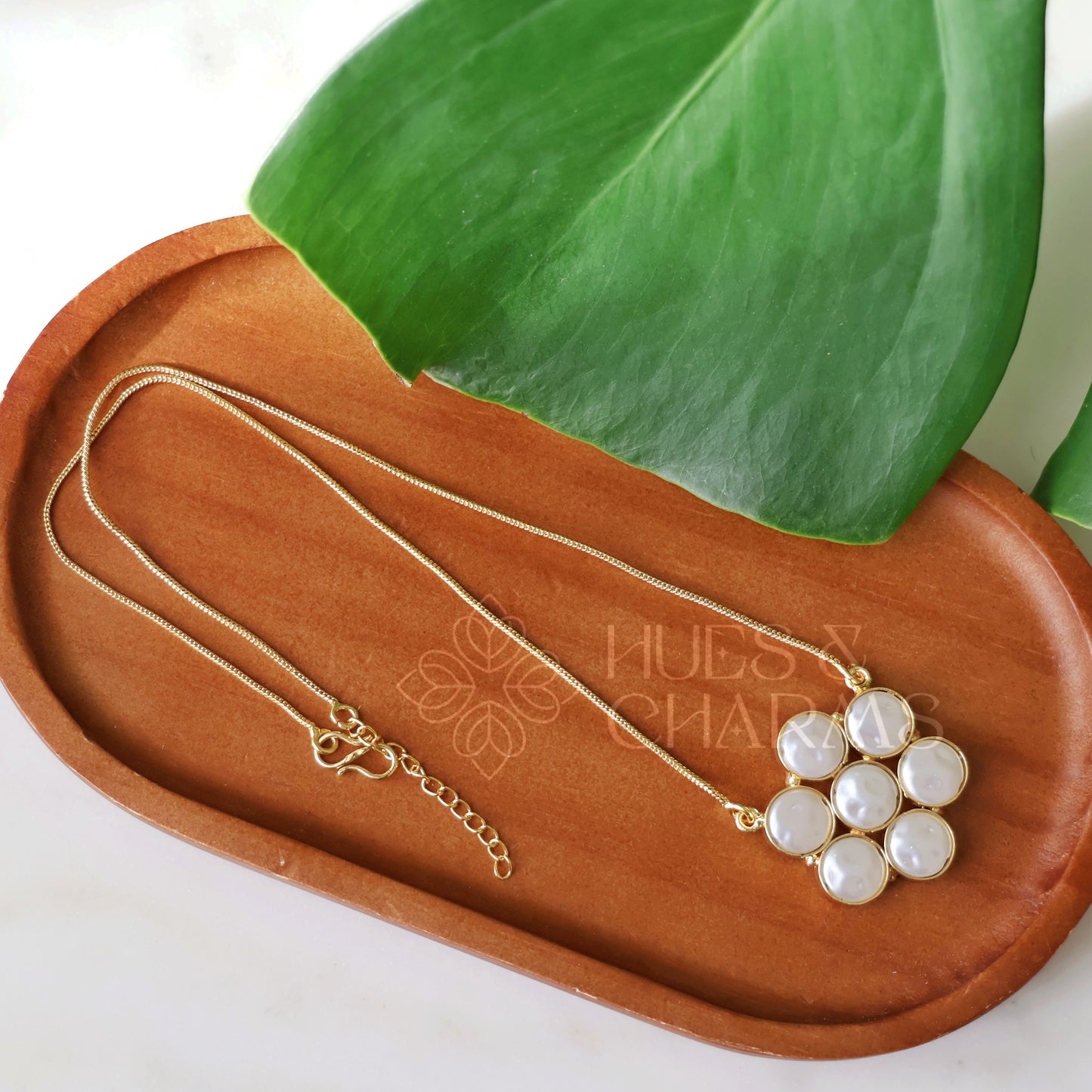 GOLDEN 7 PEARL CELESTE PENDANT 
NECKPIECE