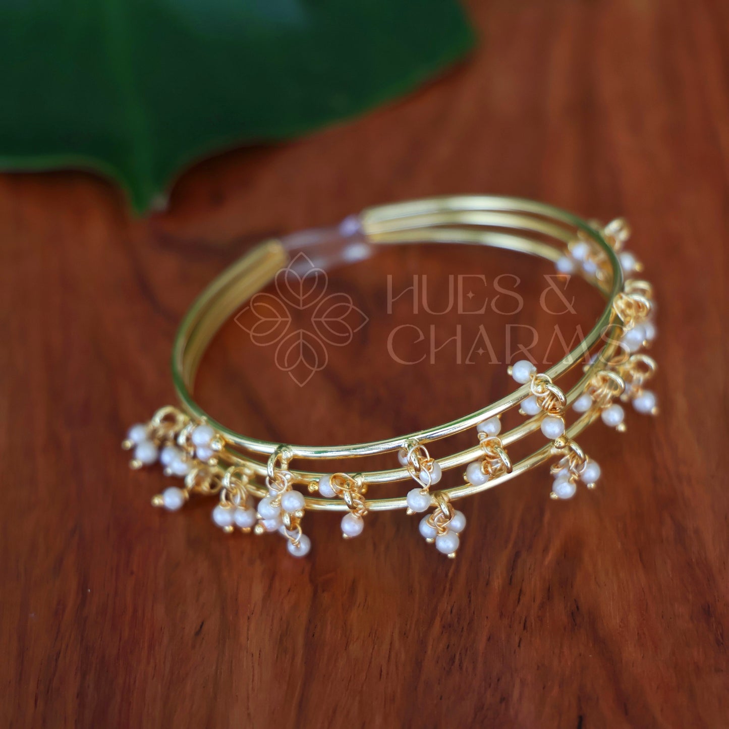 GOLDEN 3 LAYER PEARL DROPS ADJUSTABLE BANGLE