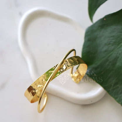 GOLDEN CELESTIA TWISTED HAND CUFF