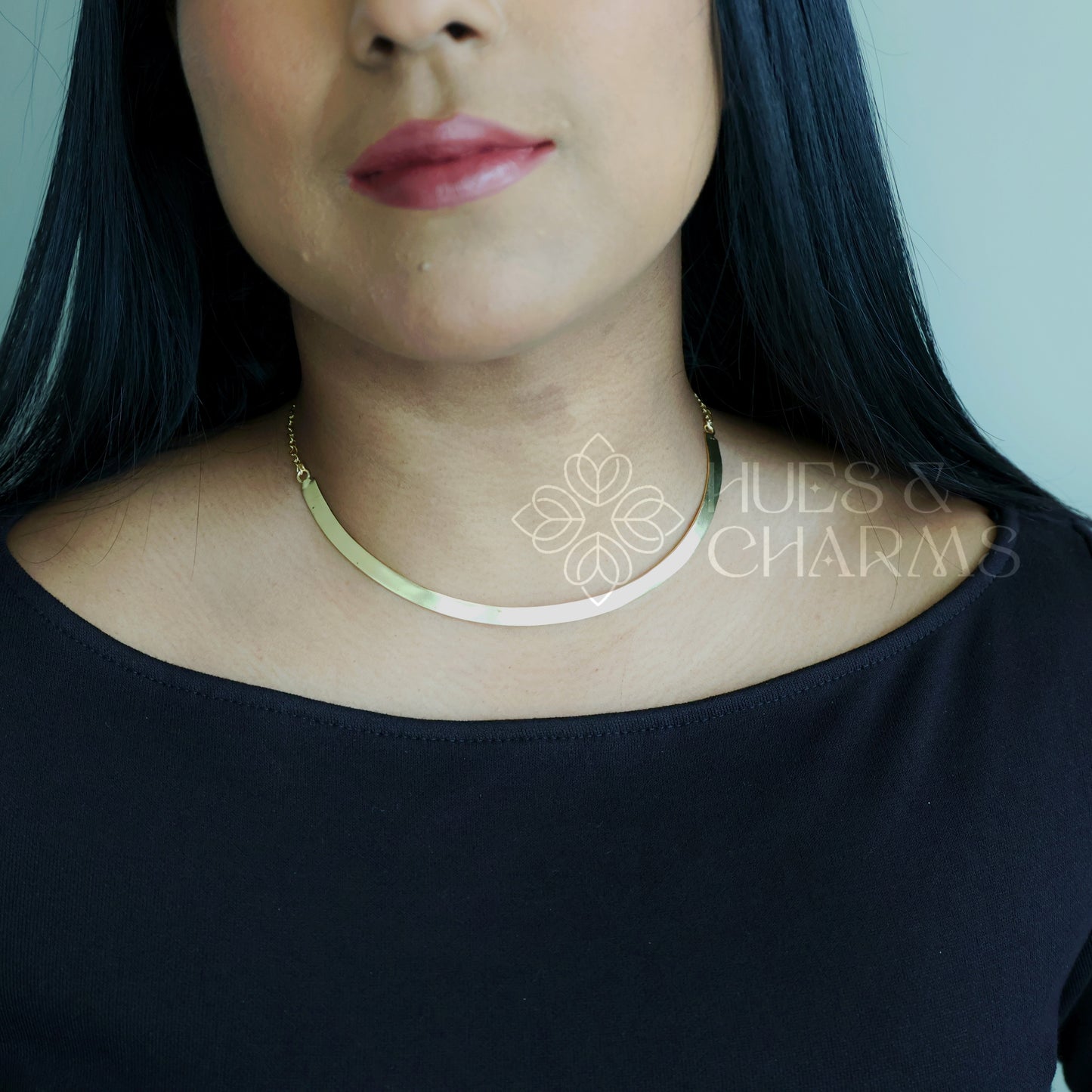 GOLDEN MINIMAL NECK CUFF