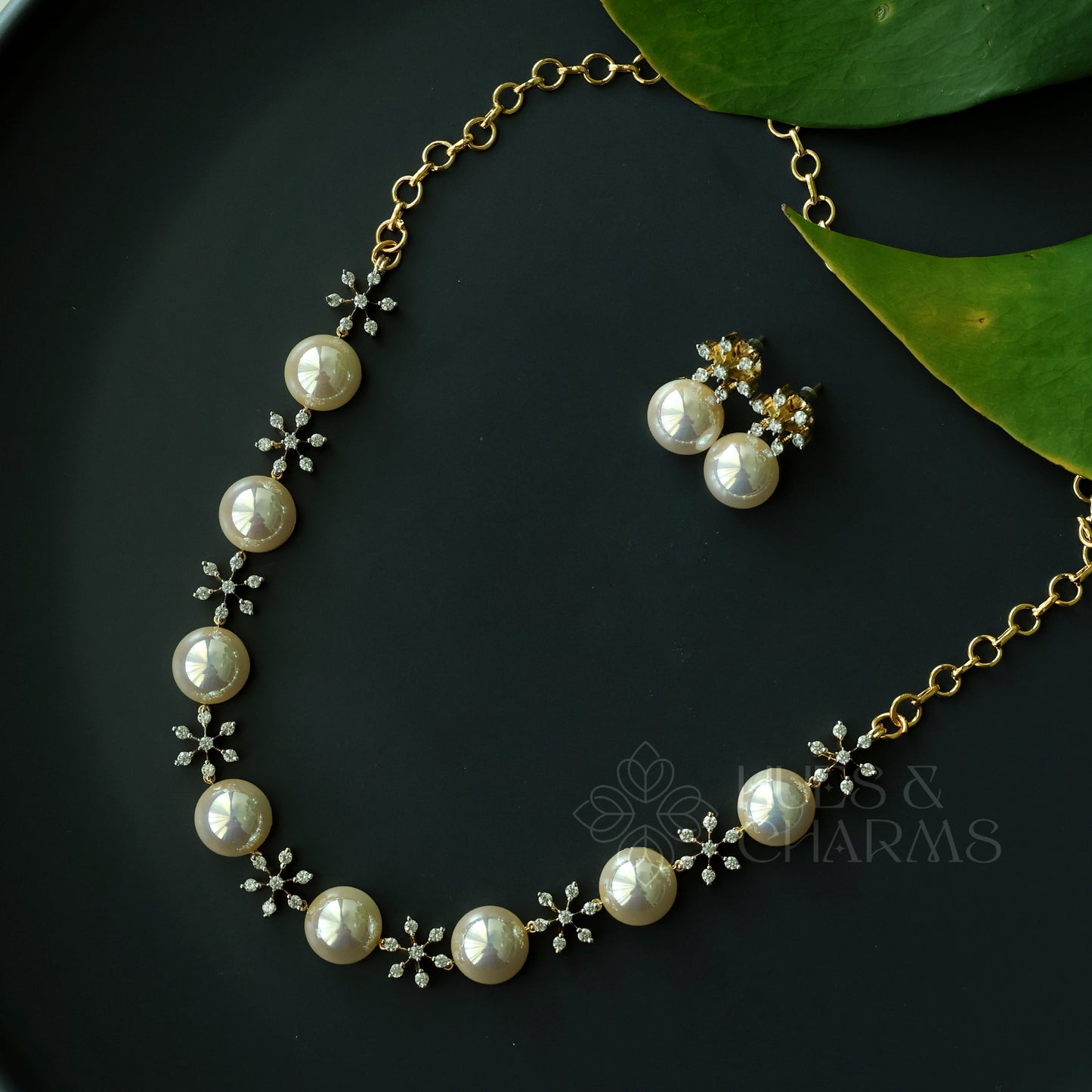 GOLDEN LUMINA AD PEARL NECKLACE SET (Premium Jewellery)