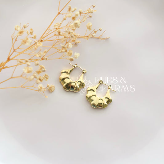 GOLDEN VINTAGE U HOOPS