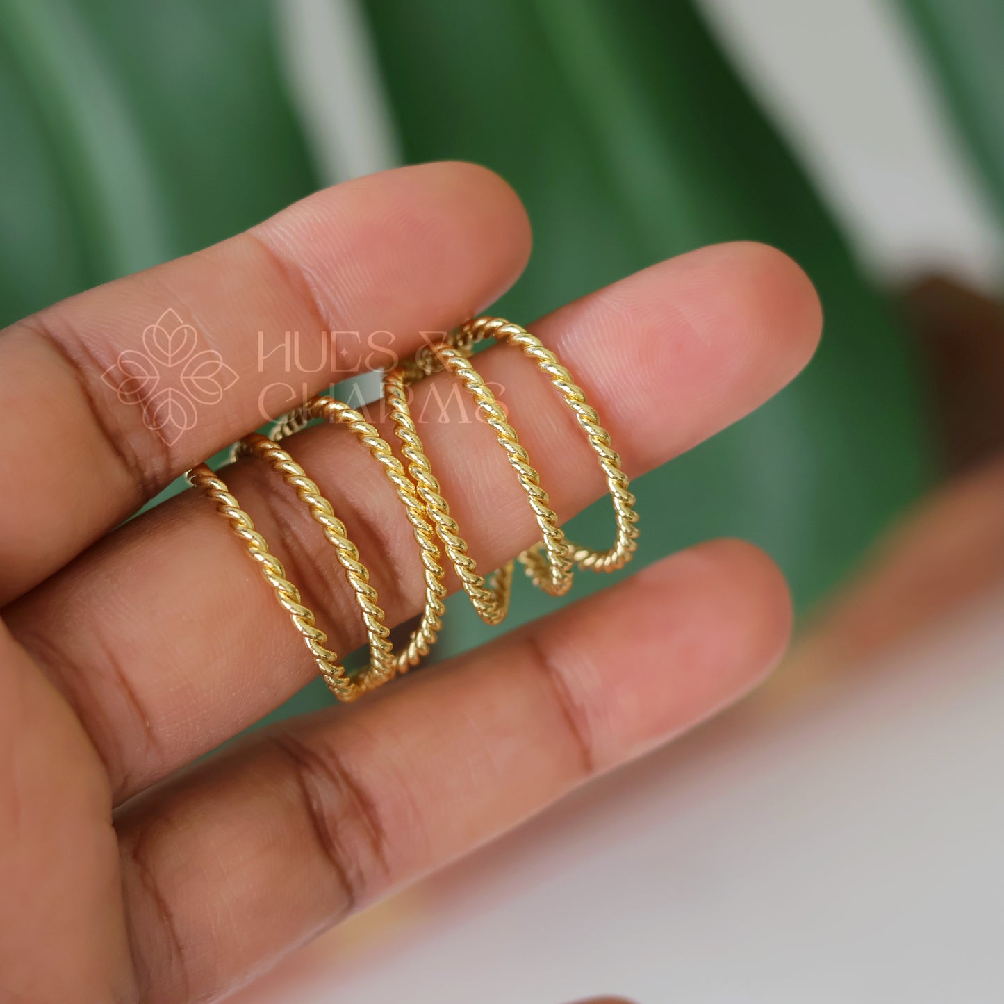 GOLDEN TWISTED HOOP EARRINGS