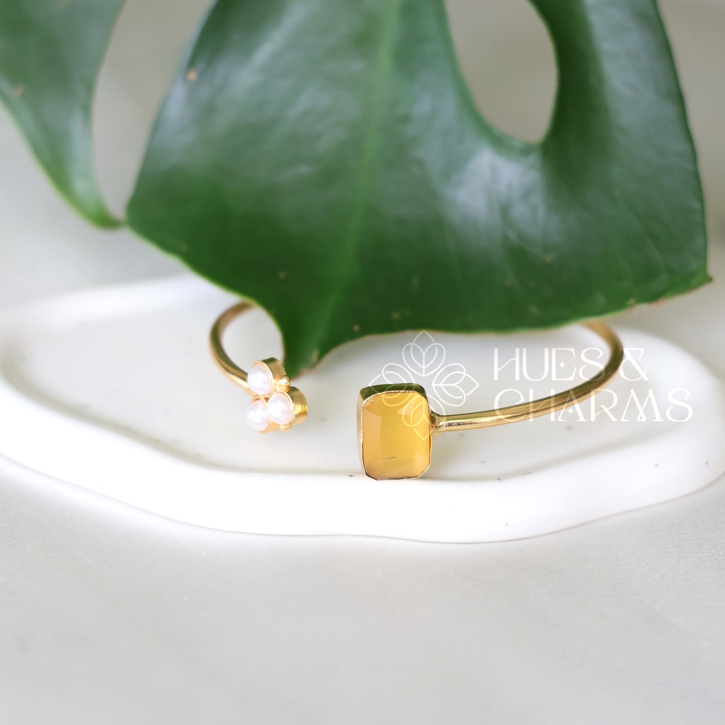SQUARE GLOSSY STONE WITH PEARL BANGLE (COLOURS AVAILABLE)