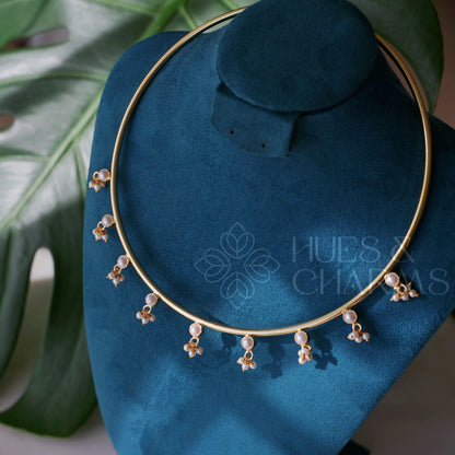 GOLDEN AURELIA 9 PEARL NECKCUFF