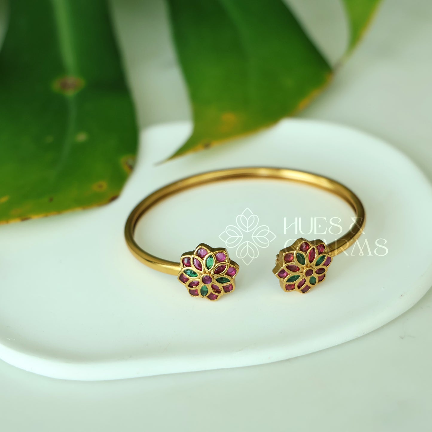 ANTIQUE FLORAL MOTIF KEMP ADJUSTBLE BANGLE