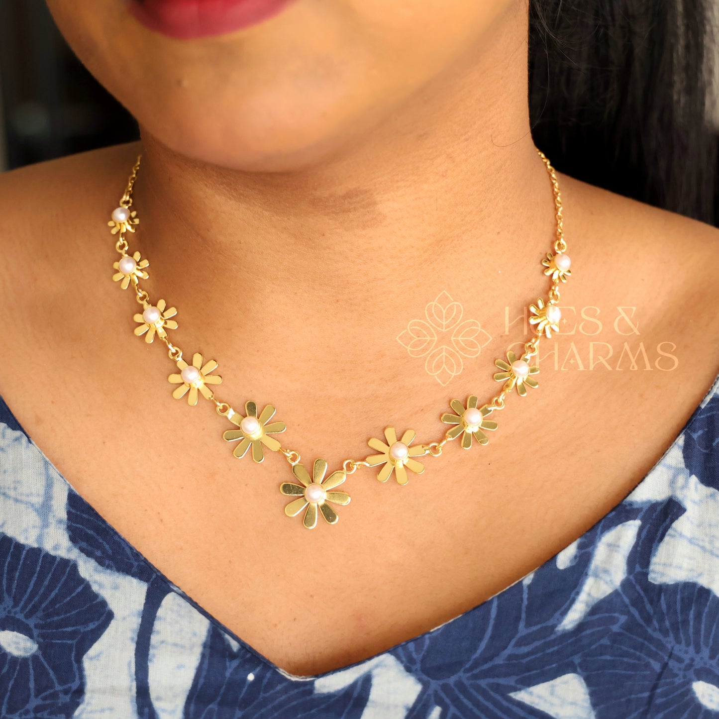 GOLDEN PEARL DAISY BLOOM NECKPIECE