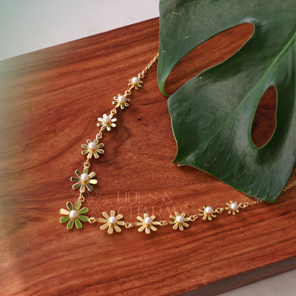 GOLDEN PEARL DAISY BLOOM NECKPIECE