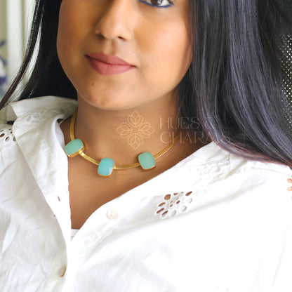 GOLDEN NECKCUFF WITH STONES