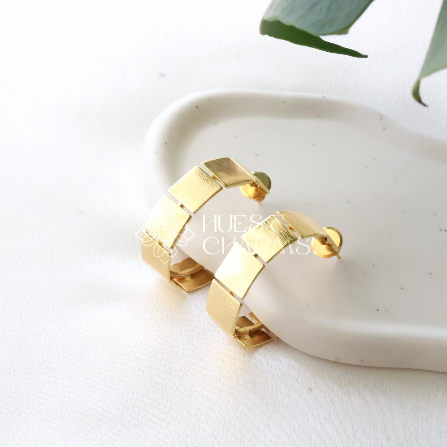 STATEMENT SQUARE HOOP EARRINGS