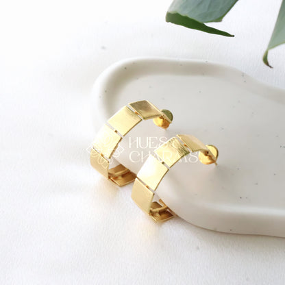 STATEMENT SQUARE HOOP EARRINGS