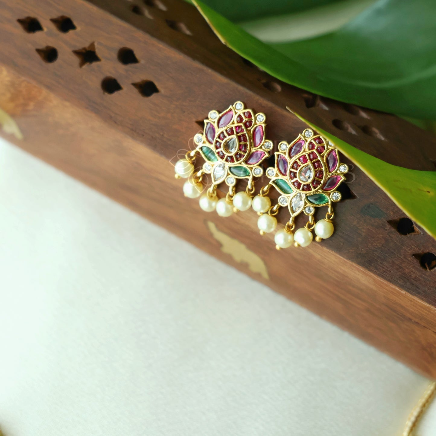 GOLDEN  GUTTAPUSALU KEMP PADMA NECKLACE SET WITH PEARLS | Premium jewellery