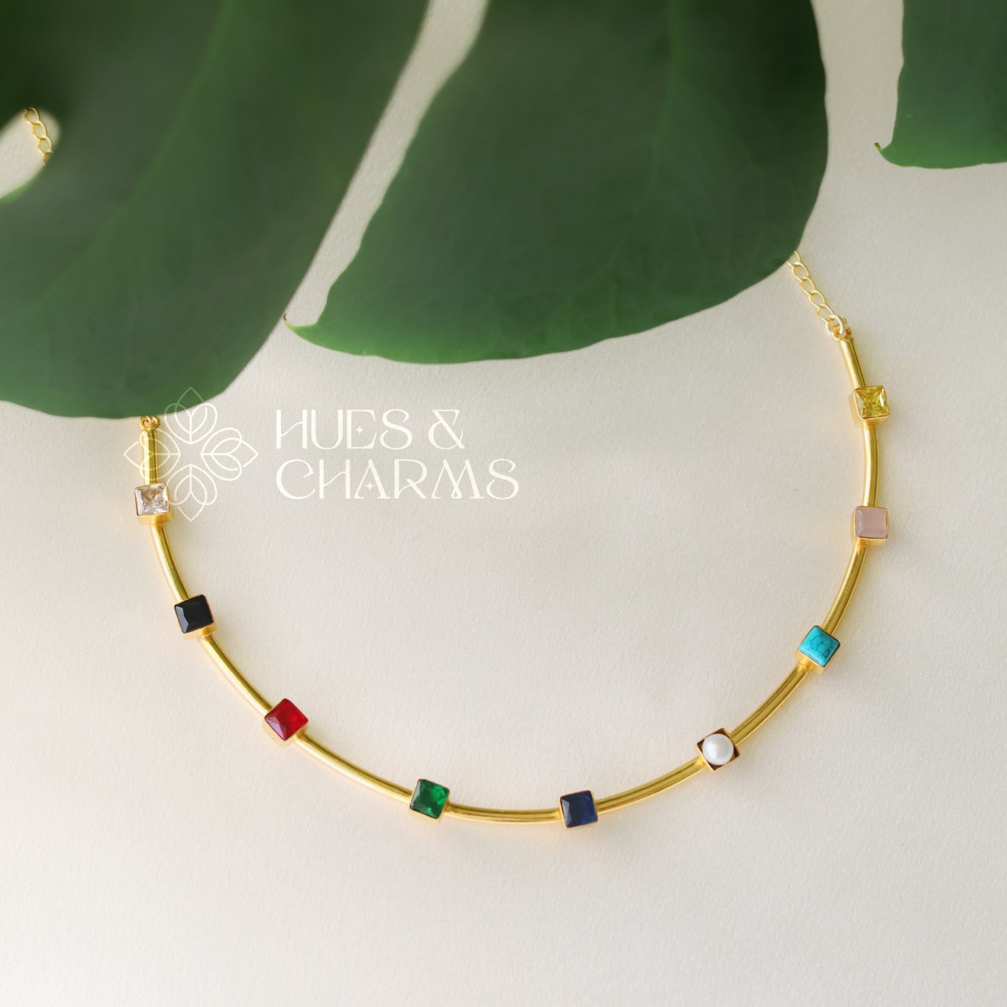 MULTICOLOR NECKPIECE