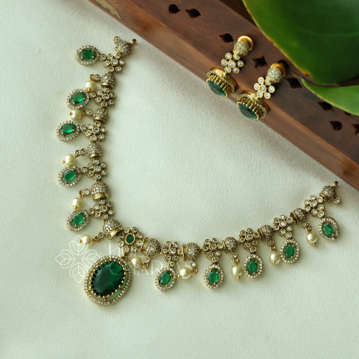 YAMINI VICTORIAN PEARL NECKLACE SET ( Colours available)