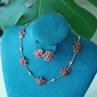 GOLDEN SIMPLE FLORA NECKLACE SET