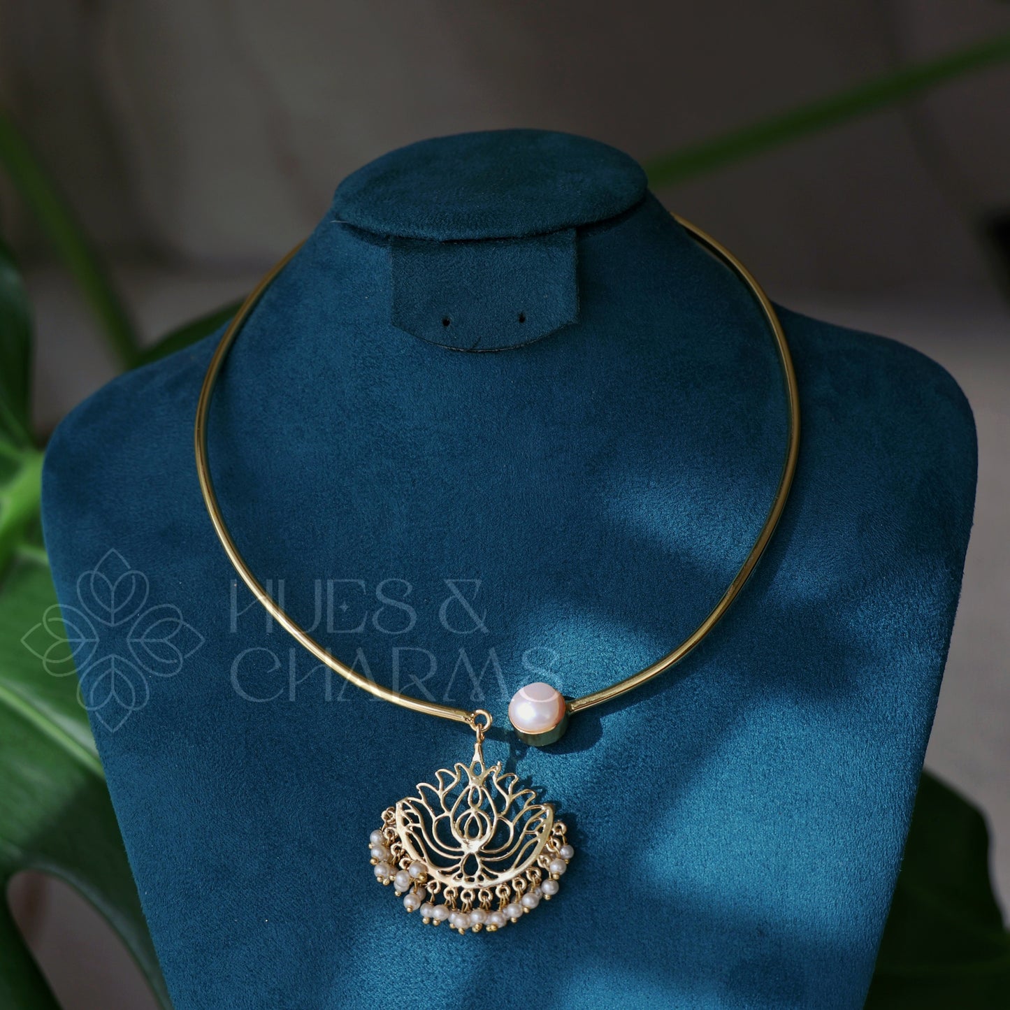 GOLDEN LOTUS PEARL NECKCUFF