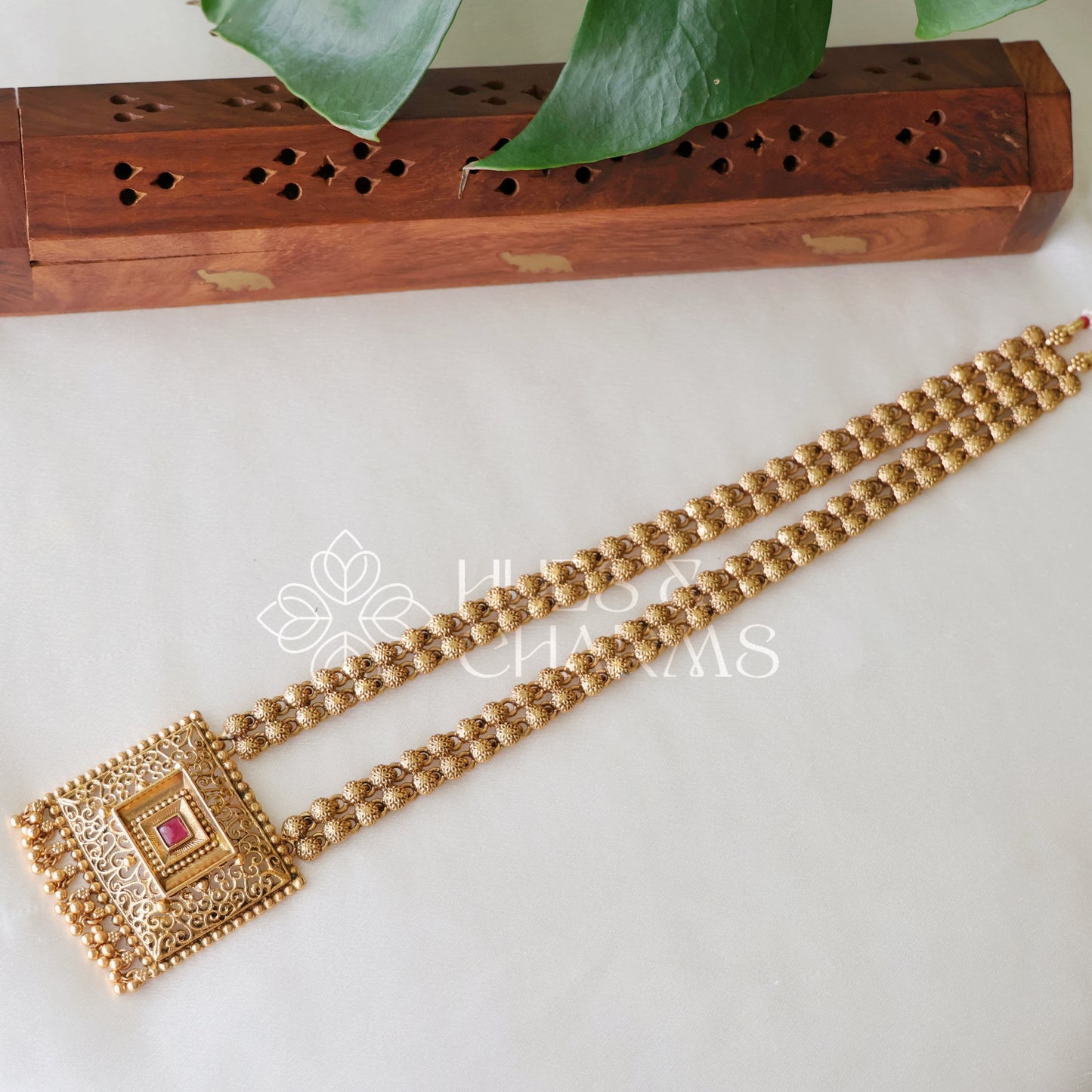 GOLDEN SWARNA VEDIKA HARAM SET