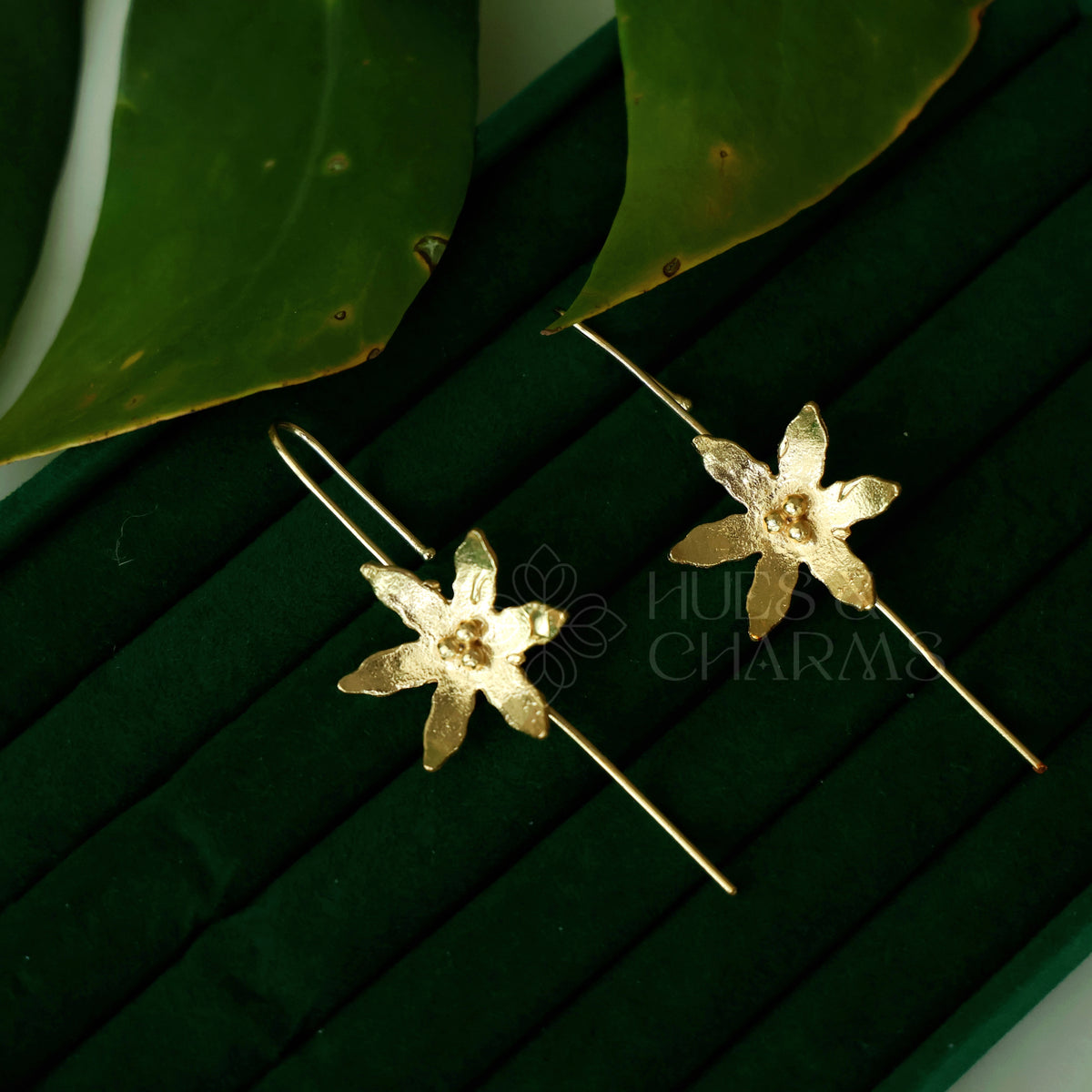 GOLDEN FIORA EAR CUFF