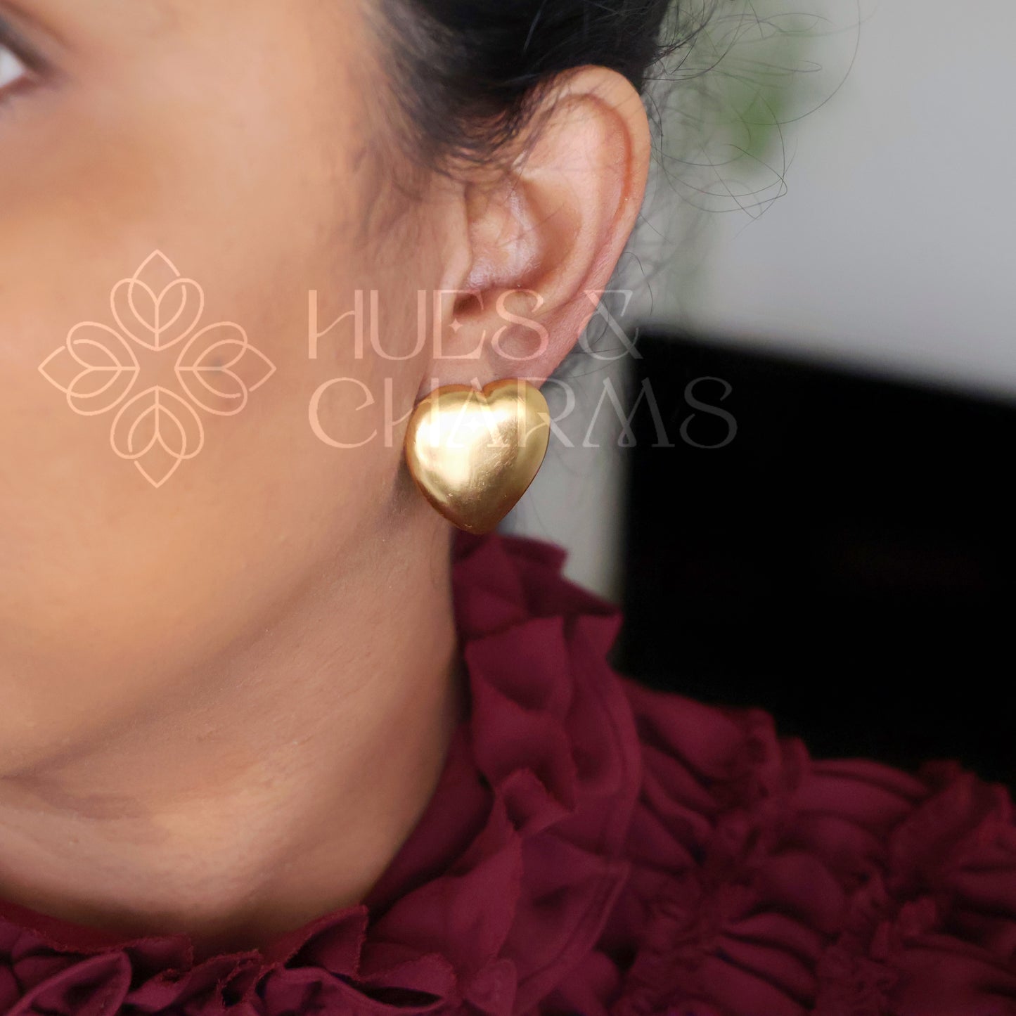 GOLDEN MUSE HEART STUD EARRINGS